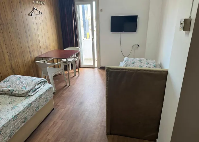 בית אירוח Altin Lefkosa Kibris Kktc איזמיר