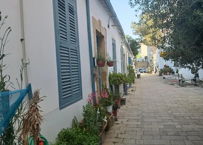 בית אירוח Altin Lefkosa Kibris Kktc איזמיר